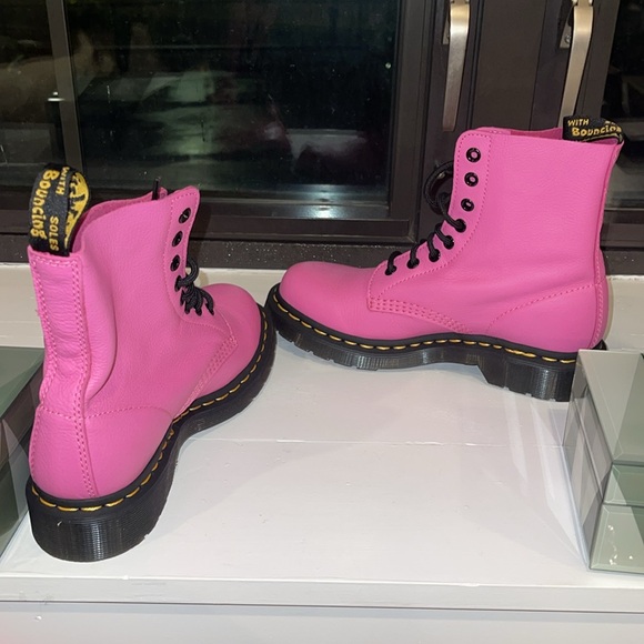 ❗️NWT  women’s DOC MARTEN boots ❗️ - Picture 8 of 9